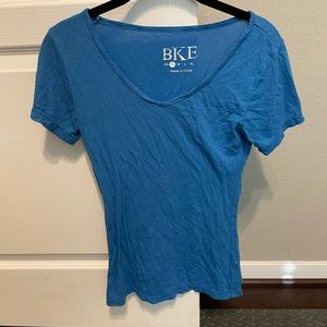 Well loved BKE v-neck shirt
